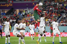 Kinh ngạc với cú bật nhảy cao hơn tất cả của C.Ronaldo ở tuổi 37