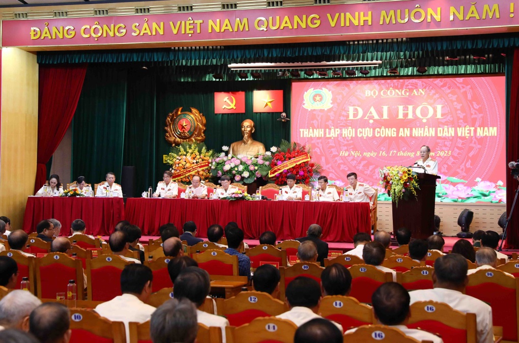 Thủ tướng: Hội Cựu CAND Việt Nam sẽ phát huy truyền thống vẻ vang anh hùng - 3 Thủ tướng: Hội Cựu CAND Việt Nam sẽ phát huy truyền thống vẻ vang anh hùng - 3