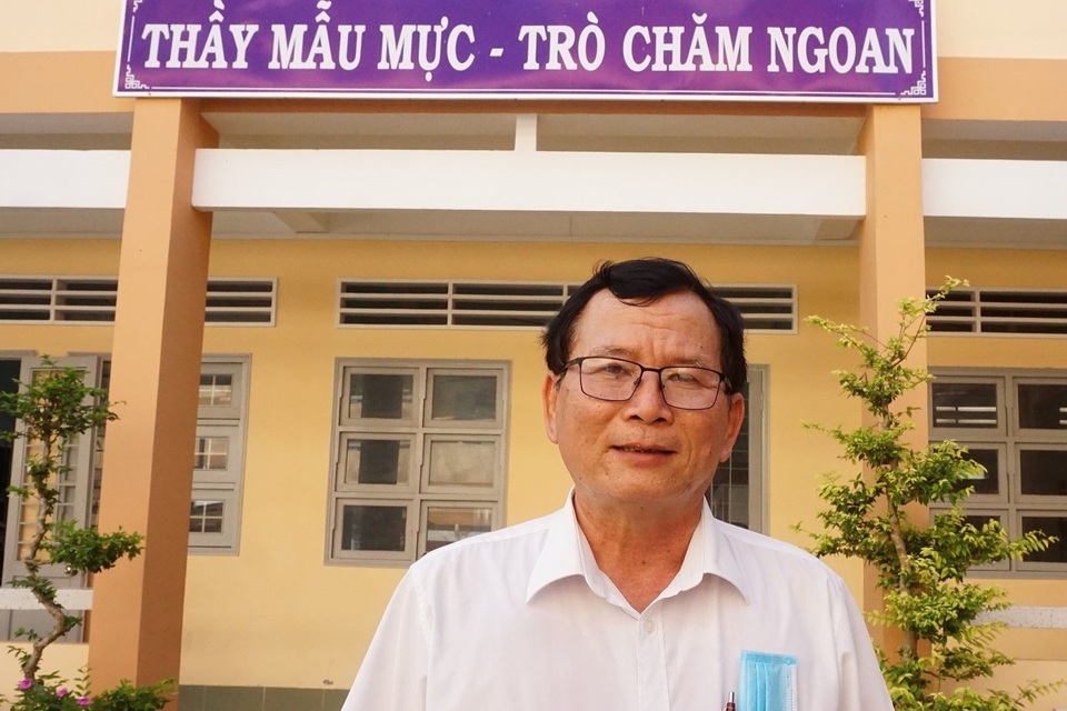 Nữ sinh xuất sắc nhất khối và viễn cảnh dang dở học đường vì mẹ ung thư - 3 Nữ sinh xuất sắc nhất khối và viễn cảnh dang dở học đường vì mẹ ung thư - 3