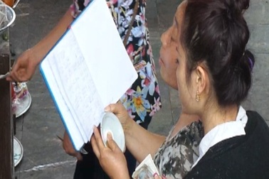 Đền Bà Chúa Kho: Khấn thuê, lễ mướn, hóa vàng hộ hốt bạc