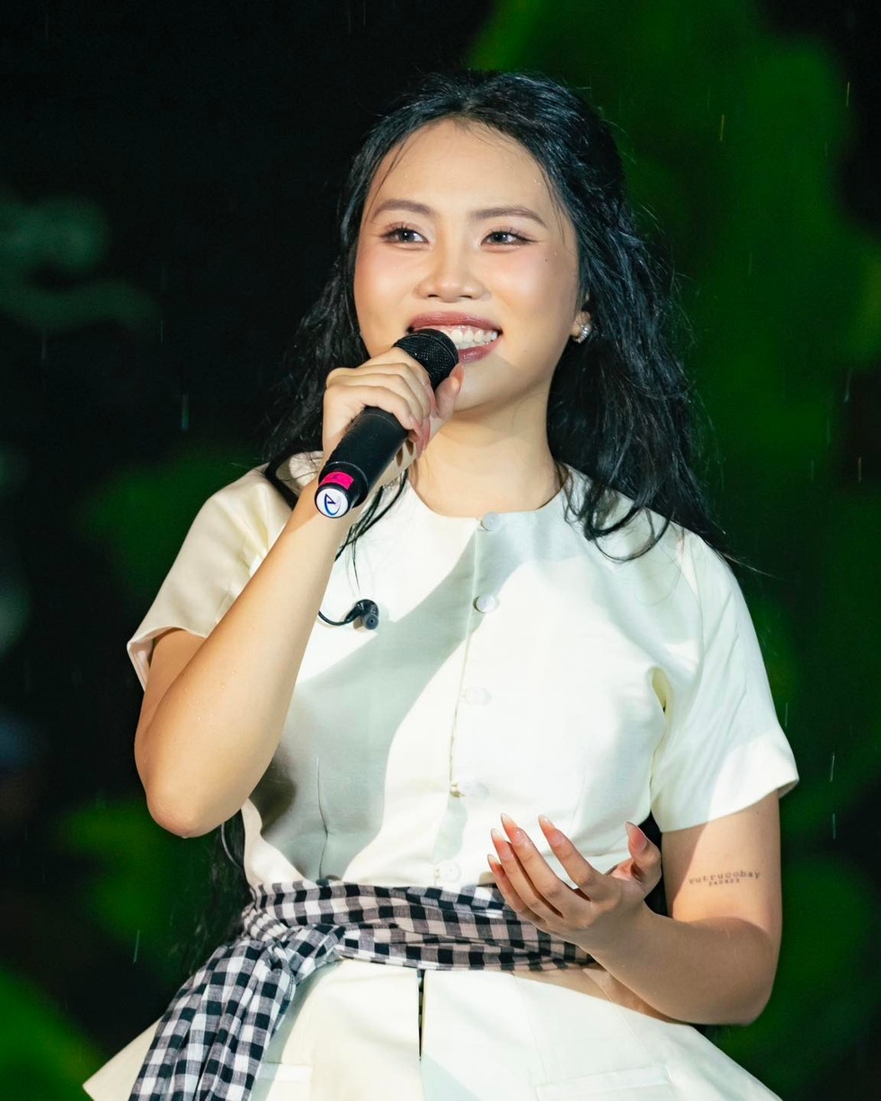 Phương Mỹ Chi: Mong mọi người đừng so sánh tôi với chị Hoàng Thùy Linh - 3 Phương Mỹ Chi: Mong mọi người đừng so sánh tôi với chị Hoàng Thùy Linh - 3