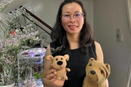 "Bác sĩ" chữa bệnh cho thú nhồi bông hàng chục năm tuổi