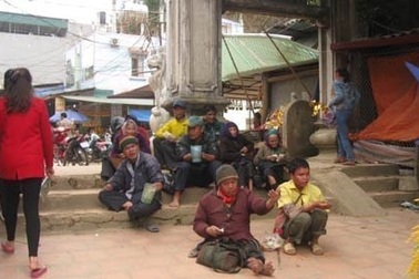 Thu nhập “khủng” của ăn xin đền Bảo Hà