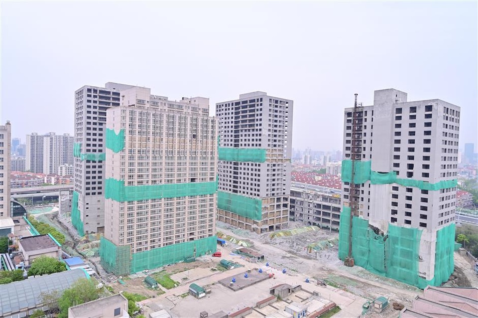 Giật sập 4 cao ốc bỏ hoang 20 năm trên đất vàng lúc nửa đêm - 1 Giật sập 4 cao ốc bỏ hoang 20 năm trên đất vàng lúc nửa đêm - 1