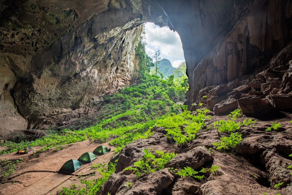 Nữ du khách bị hướng dẫn viên quấy rối khi khám phá hang động ở Quảng Bình - 2 Nữ du khách bị hướng dẫn viên quấy rối khi khám phá hang động ở Quảng Bình - 2
