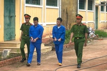 Mang hơn 2 tỷ đồng cho vay lãi nặng, 7 người bị khởi tố