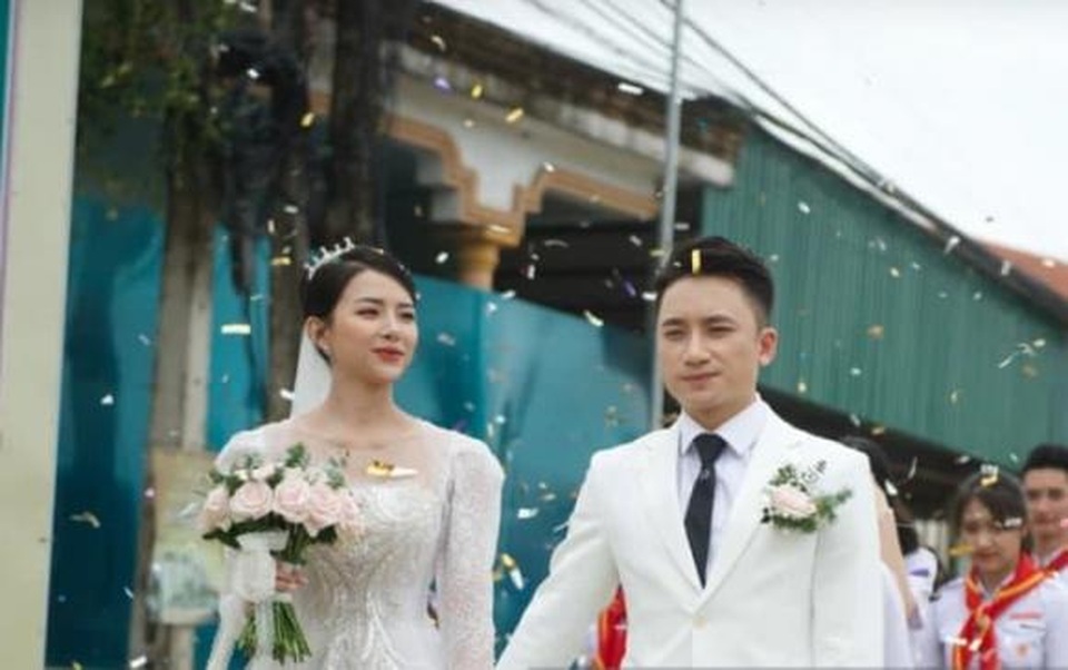 Phan Mạnh Quỳnh cưới hotgirl: Cô dâu diễm lệ, chú rể hát Vợ người ta - 7 Phan Mạnh Quỳnh cưới hotgirl: Cô dâu diễm lệ, chú rể hát Vợ người ta - 7