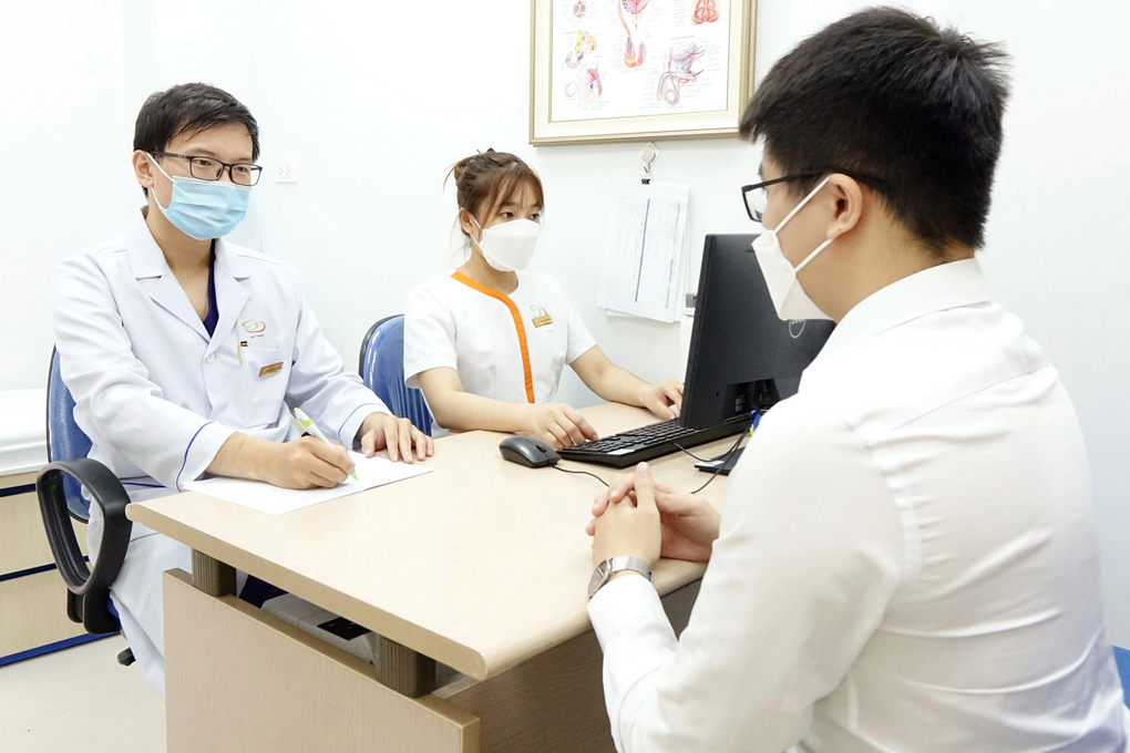 Bác sĩ ra trường lương 4 triệu, 14 tiếng trực hồi sức đêm nhận 65.000 đồng - 1 Bác sĩ ra trường lương 4 triệu, 14 tiếng trực hồi sức đêm nhận 65.000 đồng - 1
