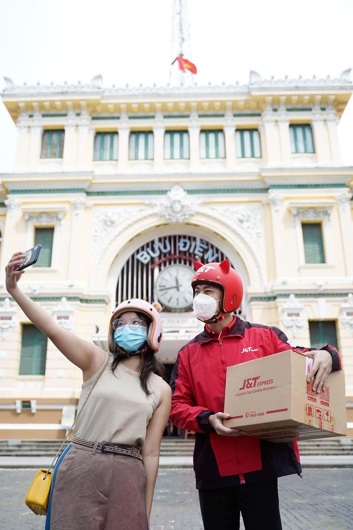 Phố phường bỗng vui nhờ anh shipper tai mèo - 3