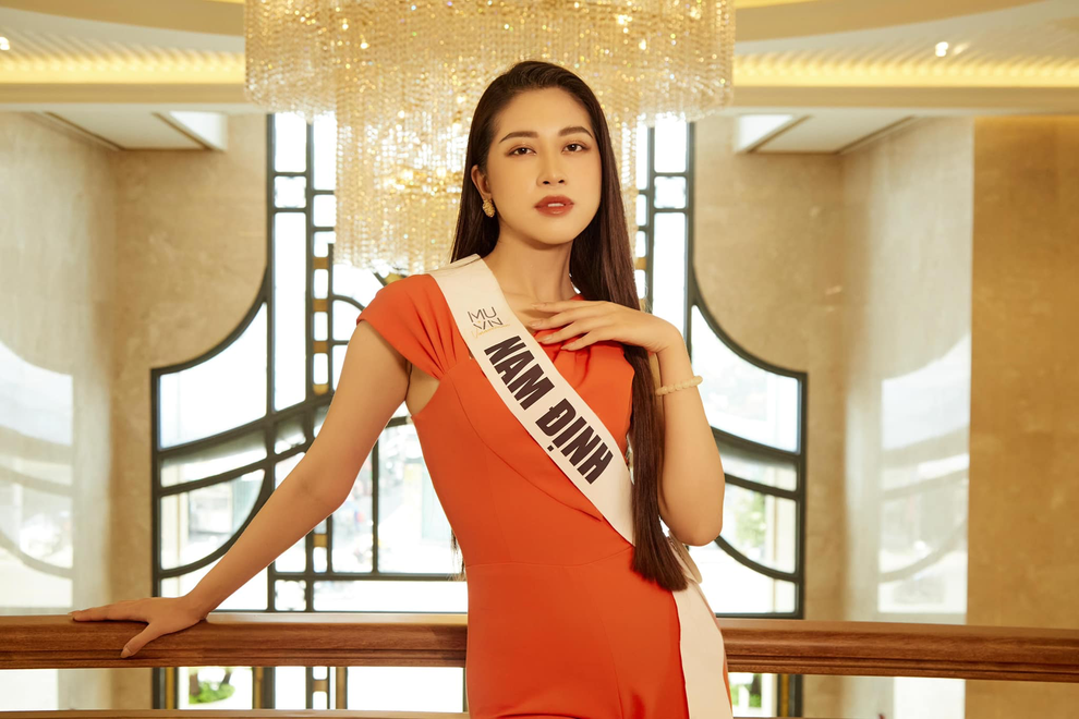 Vẻ gợi cảm của nữ MC dẫn trong đám cưới Quang Hải - Chu Thanh Huyền - 3 Vẻ gợi cảm của nữ MC dẫn trong đám cưới Quang Hải - Chu Thanh Huyền - 3