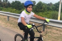 Cậu bé 6 tuổi lập kỷ lục đạp xe 100 km trong hơn 5 giờ