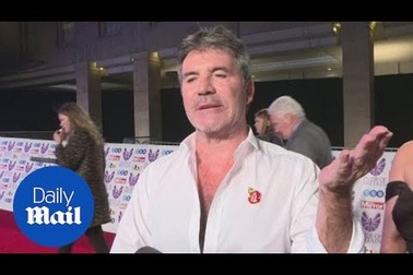 Simon Cowell tình tứ bên bạn gái