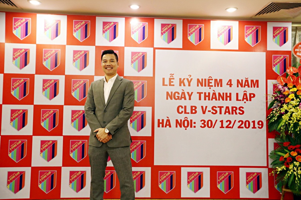 NSND Hoàng Dũng bật khóc khi được dàn sao bí mật tổ chức sinh nhật lúc nửa đêm - 11 NSND Hoàng Dũng bật khóc khi được dàn sao bí mật tổ chức sinh nhật lúc nửa đêm - 11