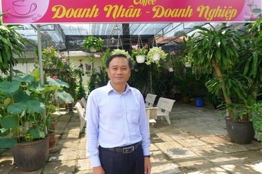 Chủ tịch tỉnh Đồng Tháp khích lệ mỗi cán bộ nên là một cánh sếu đầu đỏ!