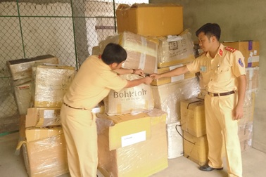 Bắt lô hàng phụ tùng ô tô "khủng" từ nước ngoài về Việt Nam