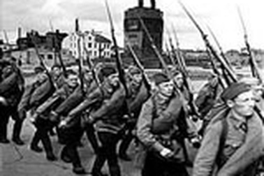 Hồng quân Liên Xô trên những dặm đường hành quân 