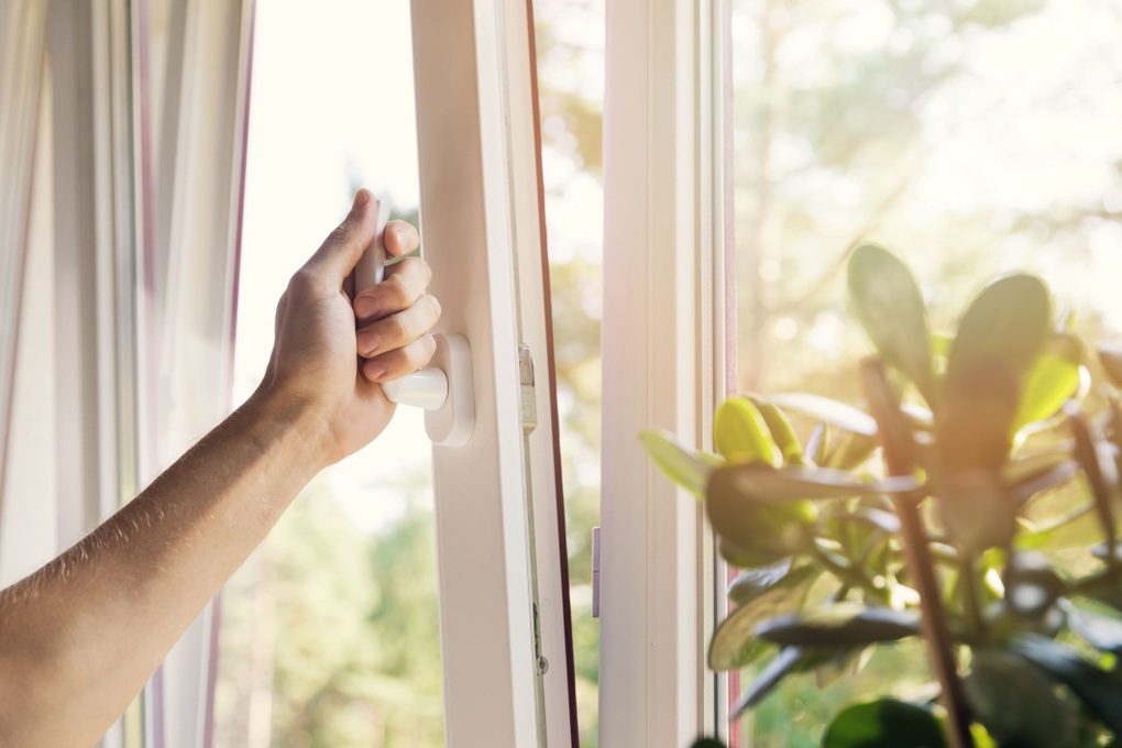 5 mẹo giữ mát khi nhà bị cắt điện - 4 5 mẹo giữ mát khi nhà bị cắt điện - 4