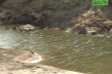 Nước sông chạm đáy, hơn 30.000 hộ dân có nguy cơ thiếu nước sinh hoạt