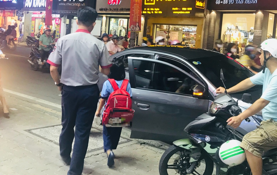 Ngán cơ quan, chán công sở vì... bảo vệ như bố thiên hạ - 3 Ngán cơ quan, chán công sở vì... bảo vệ như bố thiên hạ - 3