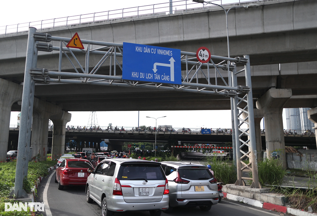 Đề xuất cấm xe đi dưới cầu vượt Nguyễn Hữu Cảnh để sửa chữa - 2 Đề xuất cấm xe đi dưới cầu vượt Nguyễn Hữu Cảnh để sửa chữa - 2