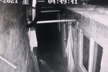 Sốc clip xe máy điện phát nổ khi đang sạc pin gây hỏa hoạn nghiêm trọng