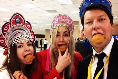 Lý do phóng viên hóa trang như Halloween khi tham gia họp báo của ông Putin