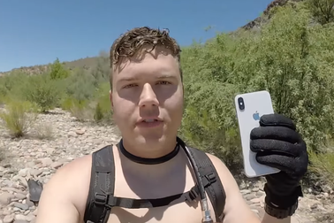 iPhone X "sống sót" nhiều tuần nằm dưới đáy sông