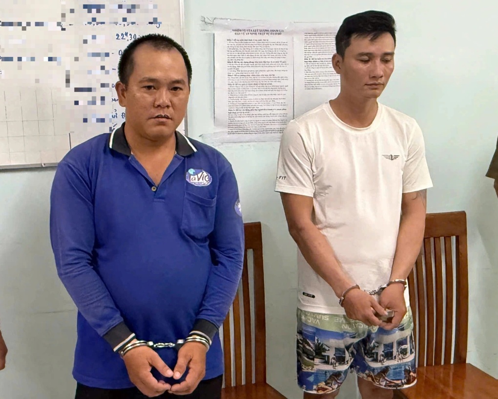 Bơm nước máy vào bình 20 lít rồi bán cho tiệm tạp hóa ở TPHCM - 1 Bơm nước máy vào bình 20 lít rồi bán cho tiệm tạp hóa ở TPHCM - 1