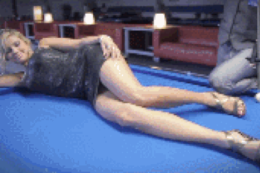 Clip “màn biểu diễn bida cùng chân dài nóng bỏng” ấn tượng nhất tuần qua