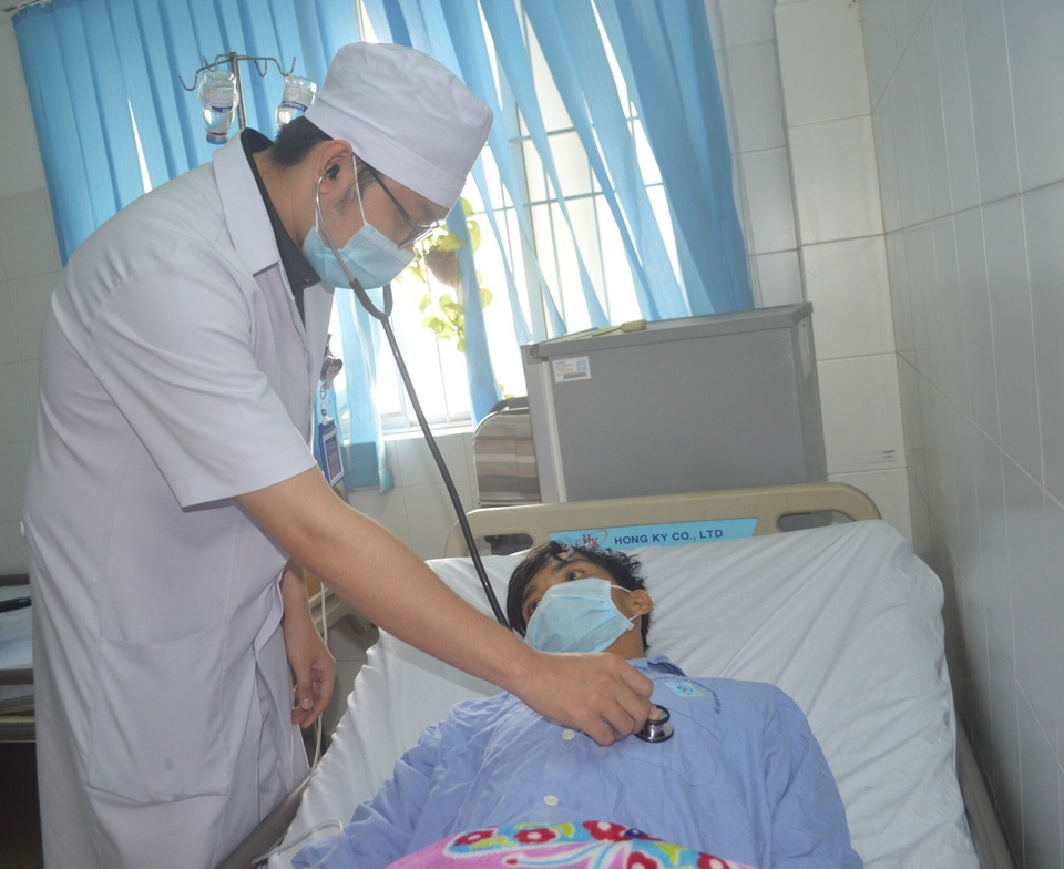 Một bệnh nhân nghèo vừa được cứu sống khi bệnh viện bỏ qua viện phí - 2 Một bệnh nhân nghèo vừa được cứu sống khi bệnh viện bỏ qua viện phí - 2
