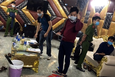 Phá ổ bạc dưới tầng hầm chỉ hoạt động sau 23h đêm