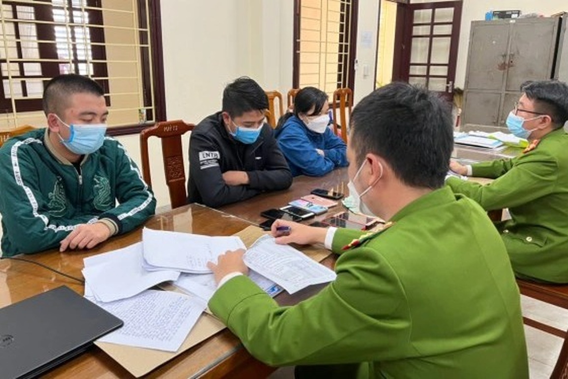 100 cán bộ, chiến sĩ công an đột kích đường dây lô đề 3 tỷ đồng mỗi ngày - 2 100 cán bộ, chiến sĩ công an đột kích đường dây lô đề 3 tỷ đồng mỗi ngày - 2