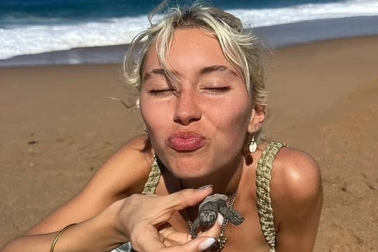 Bức ảnh tưởng như vô hại khiến nữ diễn viên bị chỉ trích