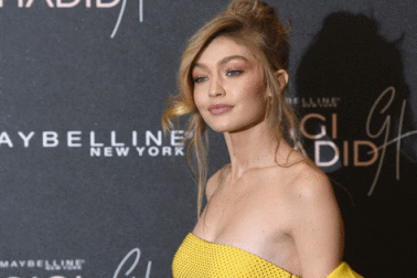 Vẻ đẹp ngọt ngào hút hồn của siêu mẫu 22 tuổi