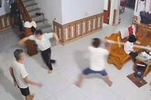 Chồng hành hung vợ ngay trước mặt bố và con đẻ