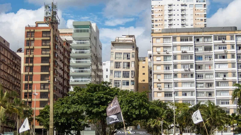 Thót tim nhìn loạt chung cư bị nghiêng, người dân sống nơm nớp từng ngày - 3 Thót tim nhìn loạt chung cư bị nghiêng, người dân sống nơm nớp từng ngày - 3
