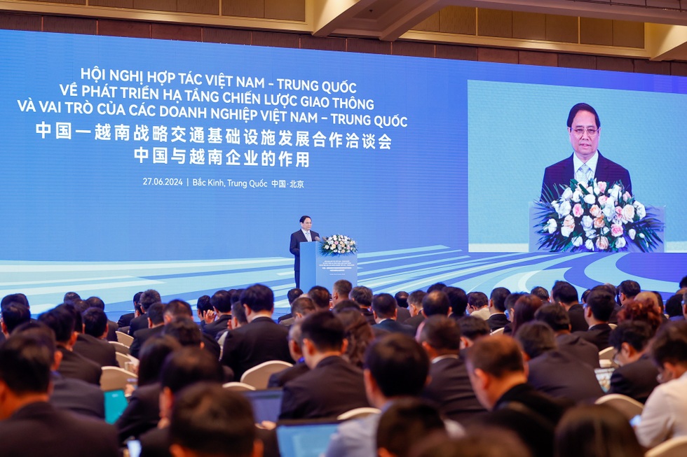 Kết nối giao thông Việt - Trung: "Muốn làm giàu, trước tiên hãy làm đường"