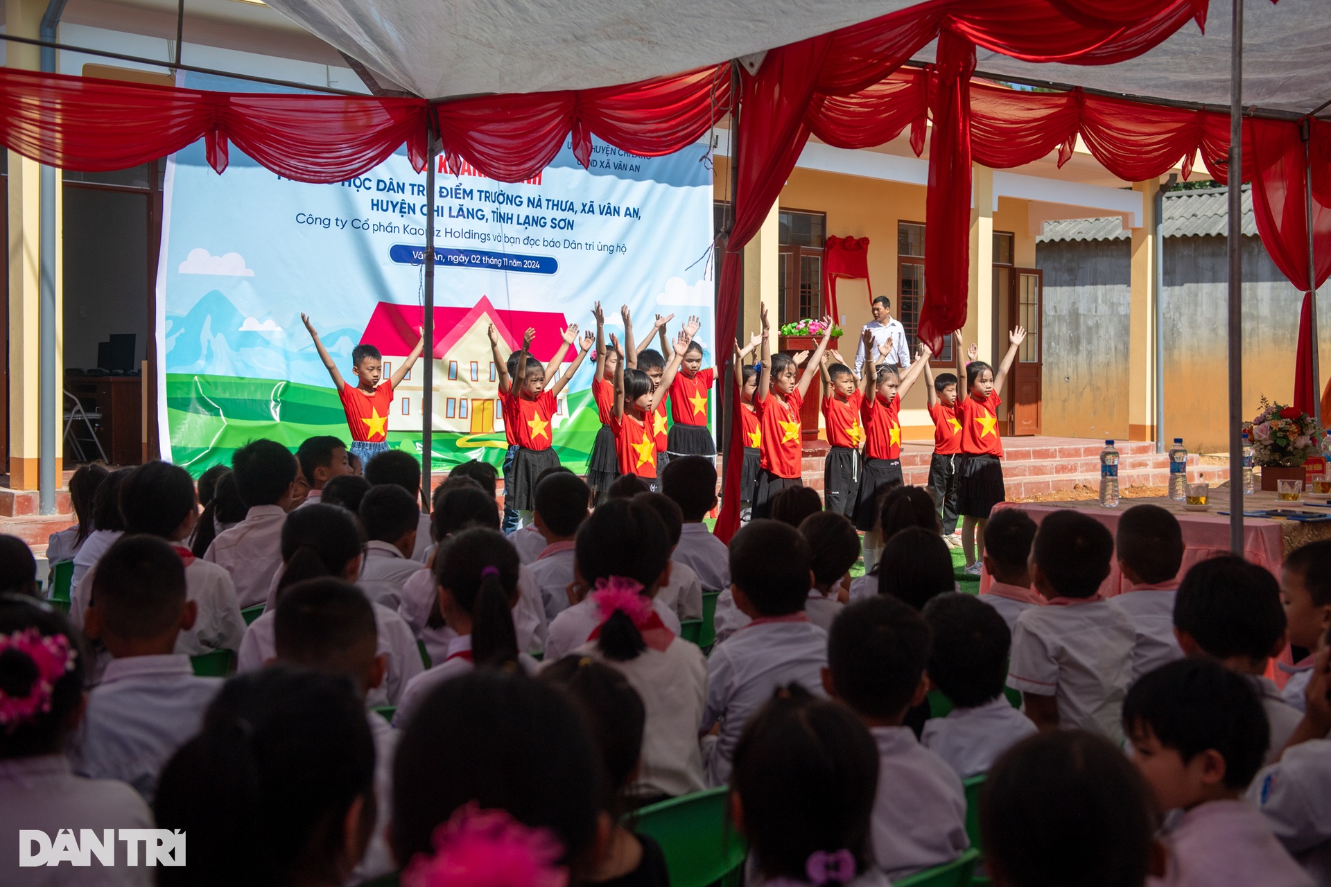 Thứ trưởng Nguyễn Thị Hà khánh thành điểm trường Nà Thưa - 4 Thứ trưởng Nguyễn Thị Hà khánh thành điểm trường Nà Thưa - 4