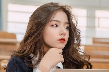 Hot girl nổi tiếng trải lòng chuyện bị bắt nạt từ cấp 2 tới tận... bây giờ