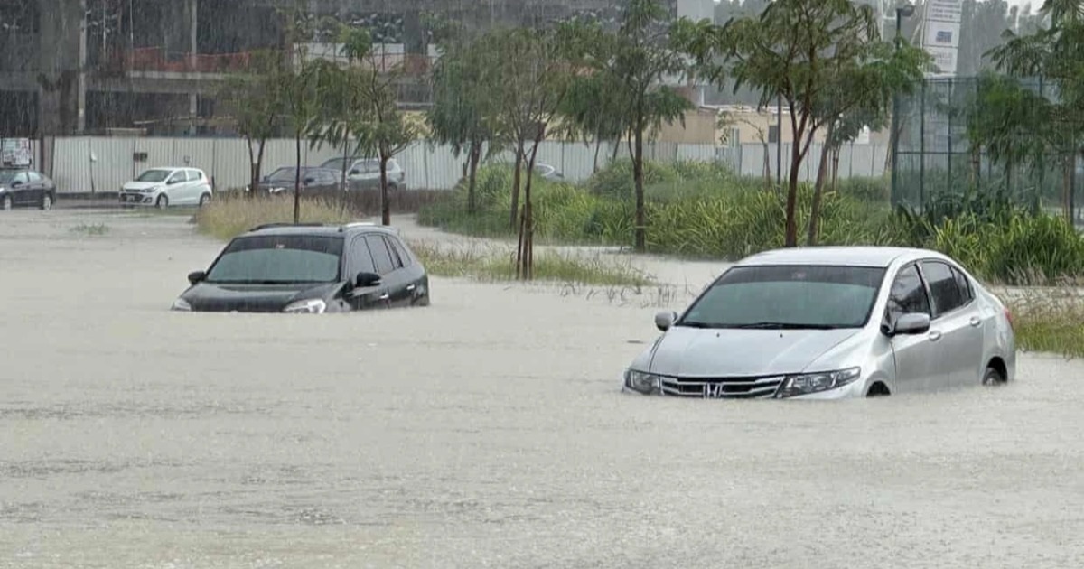 View - Thành phố sa mạc Dubai ngập lụt sau trận mưa dữ dội nhất 75 năm | Báo Dân trí
