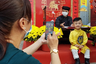 Bác sĩ hướng dẫn giữ an toàn cho con trẻ khi đi du xuân