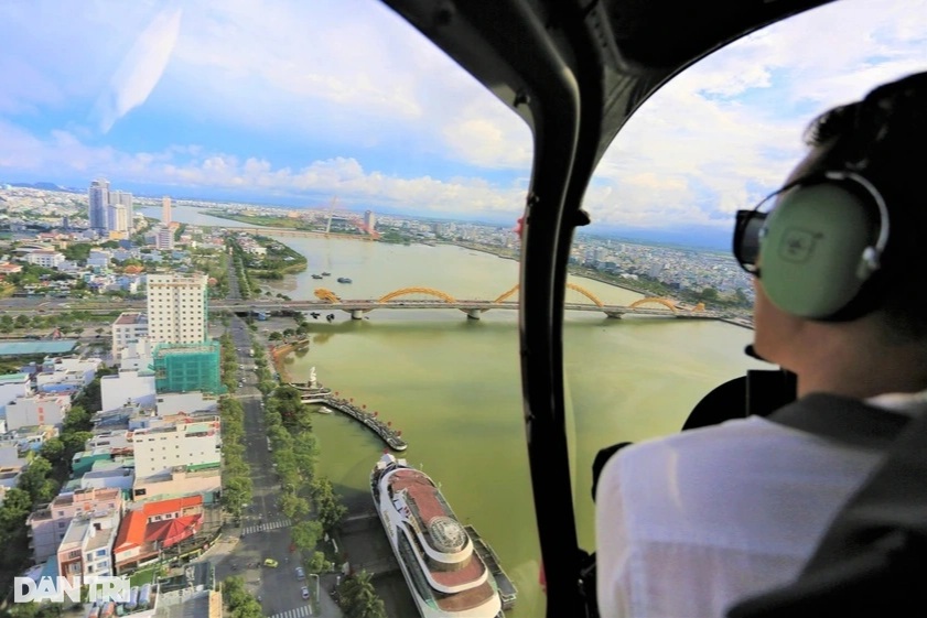 Đà Nẵng mở lại tour bay trực thăng ngắm thành phố - 1