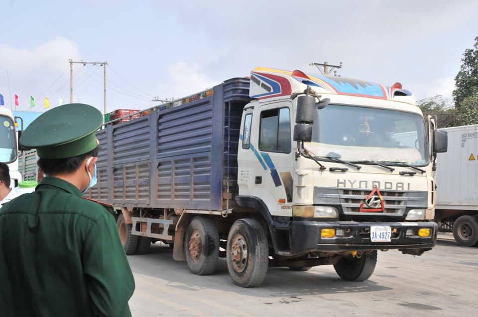 Đồng Tháp chỉ đạo siết chặt biên giới, thực hiện nghiêm thông điệp 5K - 3 Đồng Tháp chỉ đạo siết chặt biên giới, thực hiện nghiêm thông điệp 5K - 3