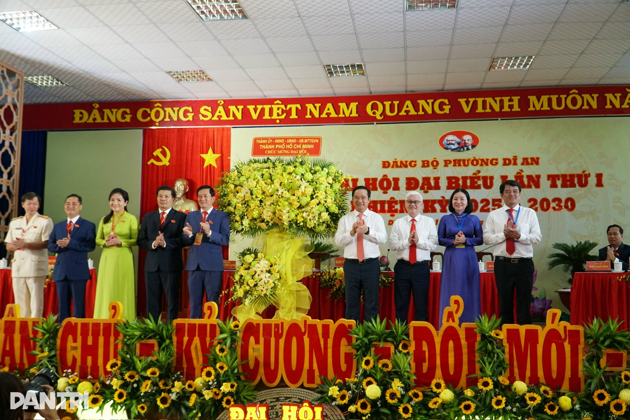 Ông Võ Văn Hồng làm Bí thư phường đông dân nhất TPHCM - 1