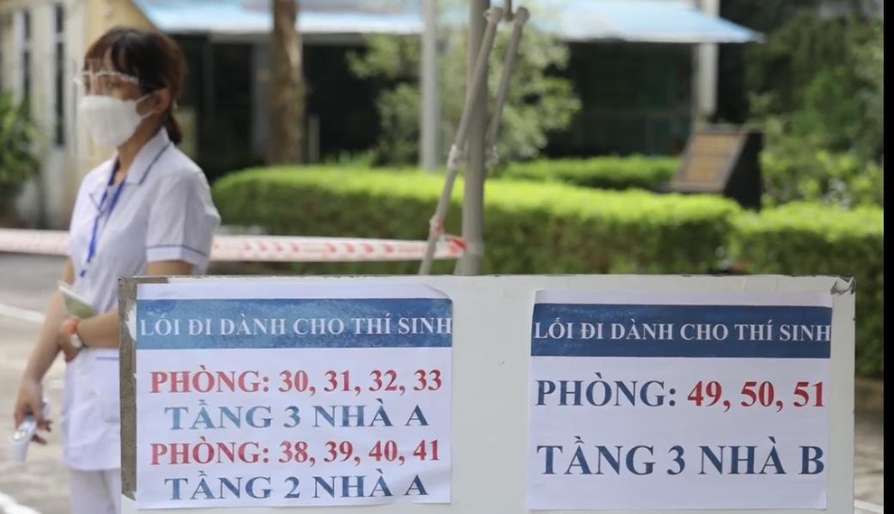 Hà Nội: Thí sinh căng thẳng, âu lo bước vào môn thi Ngữ văn - 7 Hà Nội: Thí sinh căng thẳng, âu lo bước vào môn thi Ngữ văn - 7