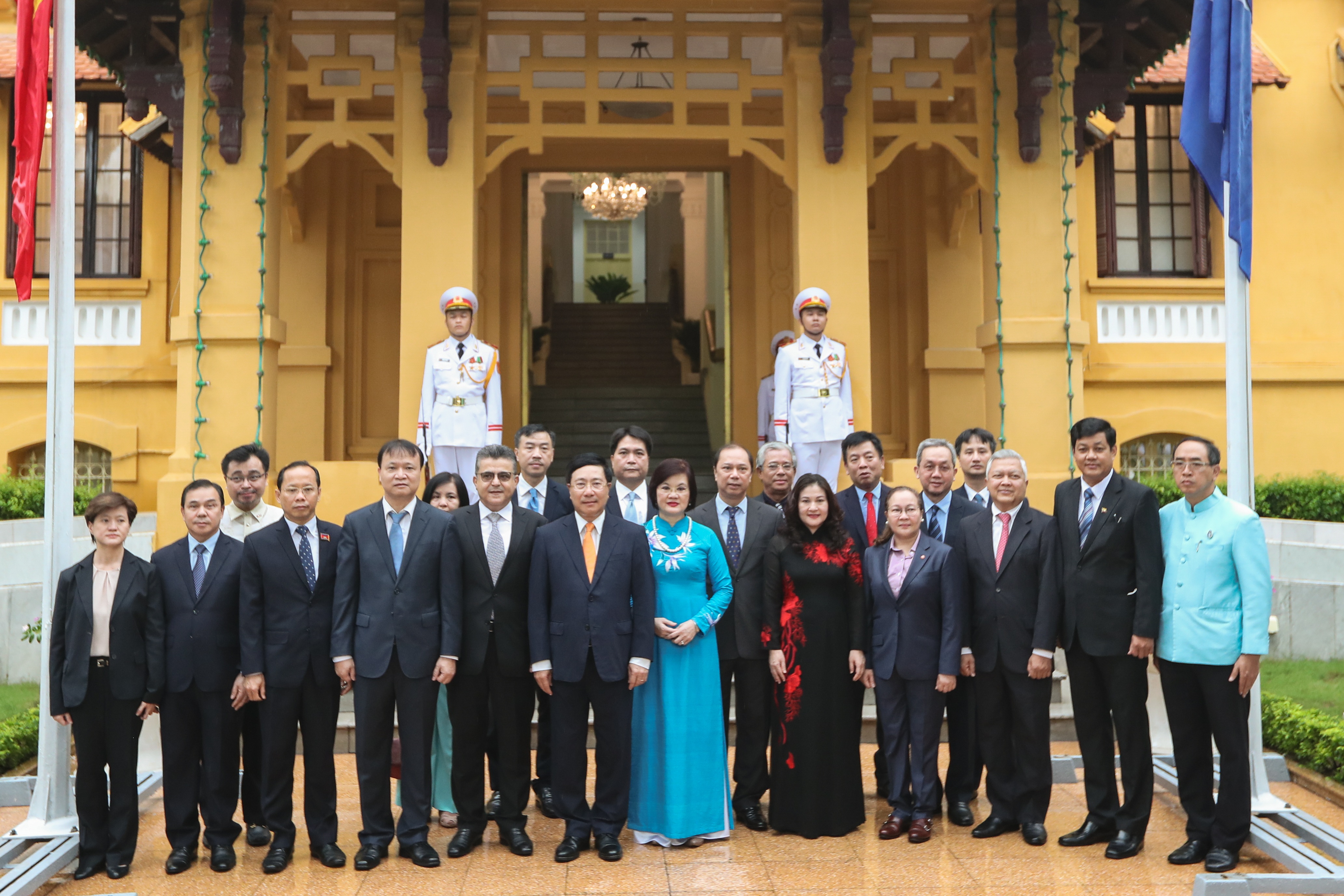 Trang trọng nghi lễ thượng cờ kỷ niệm 53 năm Ngày thành lập ASEAN - 8 Trang trọng nghi lễ thượng cờ kỷ niệm 53 năm Ngày thành lập ASEAN - 8