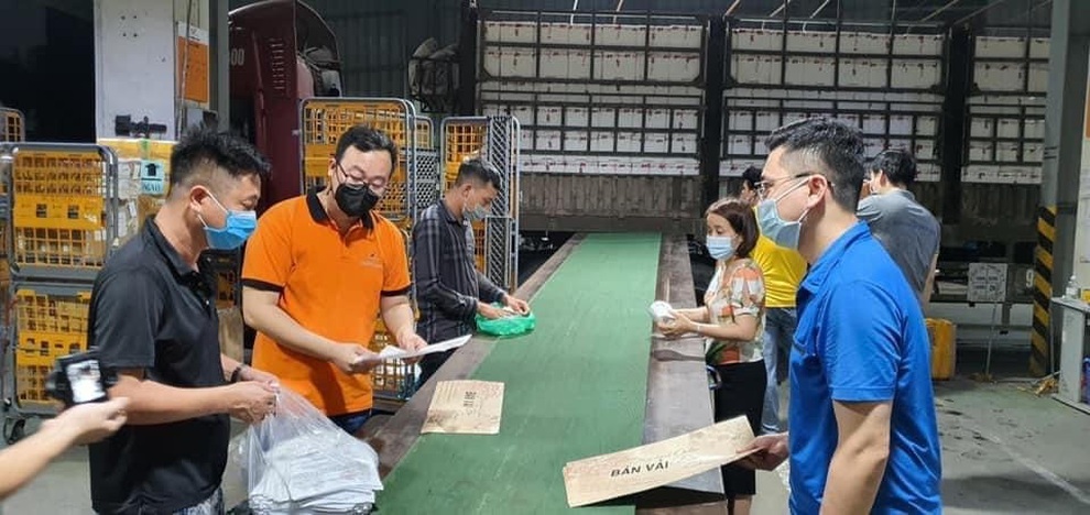 Trước khi được 3 Shark đồng ý đầu tư, startup này đã hỗ trợ Bắc Giang bán 100 tấn vải chỉ trong 10 ngày - 4 Trước khi được 3 Shark đồng ý đầu tư, startup này đã hỗ trợ Bắc Giang bán 100 tấn vải chỉ trong 10 ngày - 4