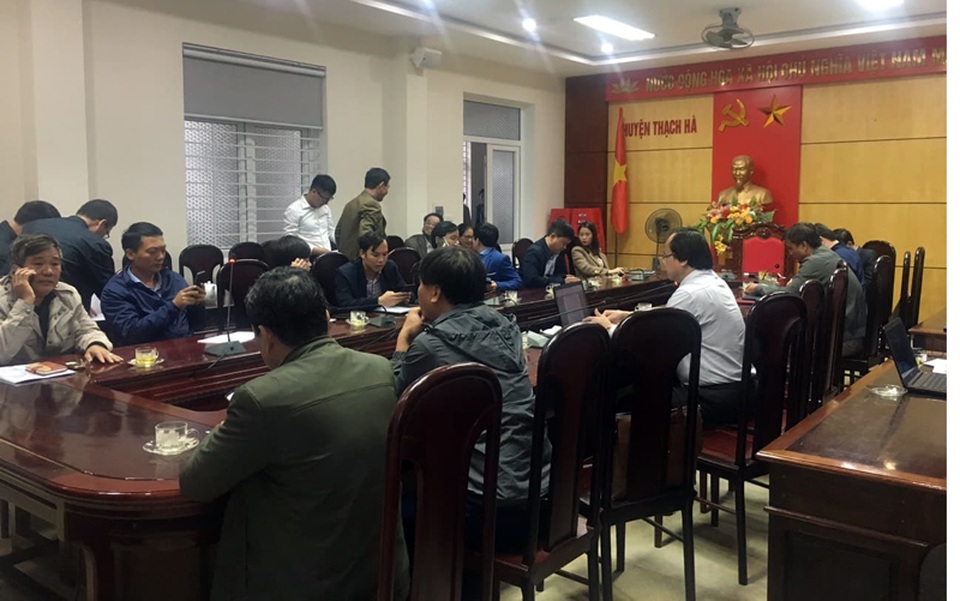 Doanh nghiệp băm nát hành lang giao thông: Căng thẳng tìm cách gỡ - 1 Doanh nghiệp băm nát hành lang giao thông: Căng thẳng tìm cách gỡ - 1