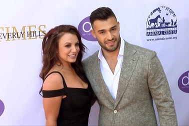 Britney Spears đẹp đôi bên Sam Asghari