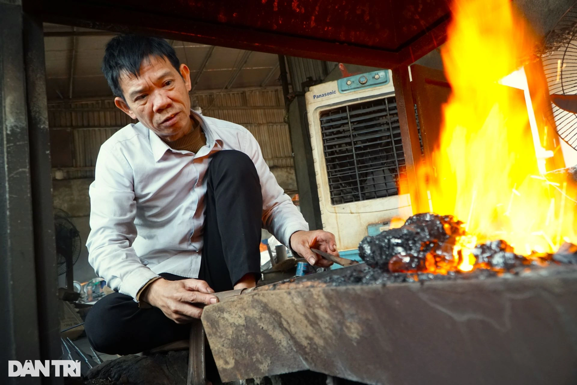 Nơi sản xuất dao, nông cụ lớn nhất Thanh Hóa rộn ràng vụ Tết - 2 Nơi sản xuất dao, nông cụ lớn nhất Thanh Hóa rộn ràng vụ Tết - 2
